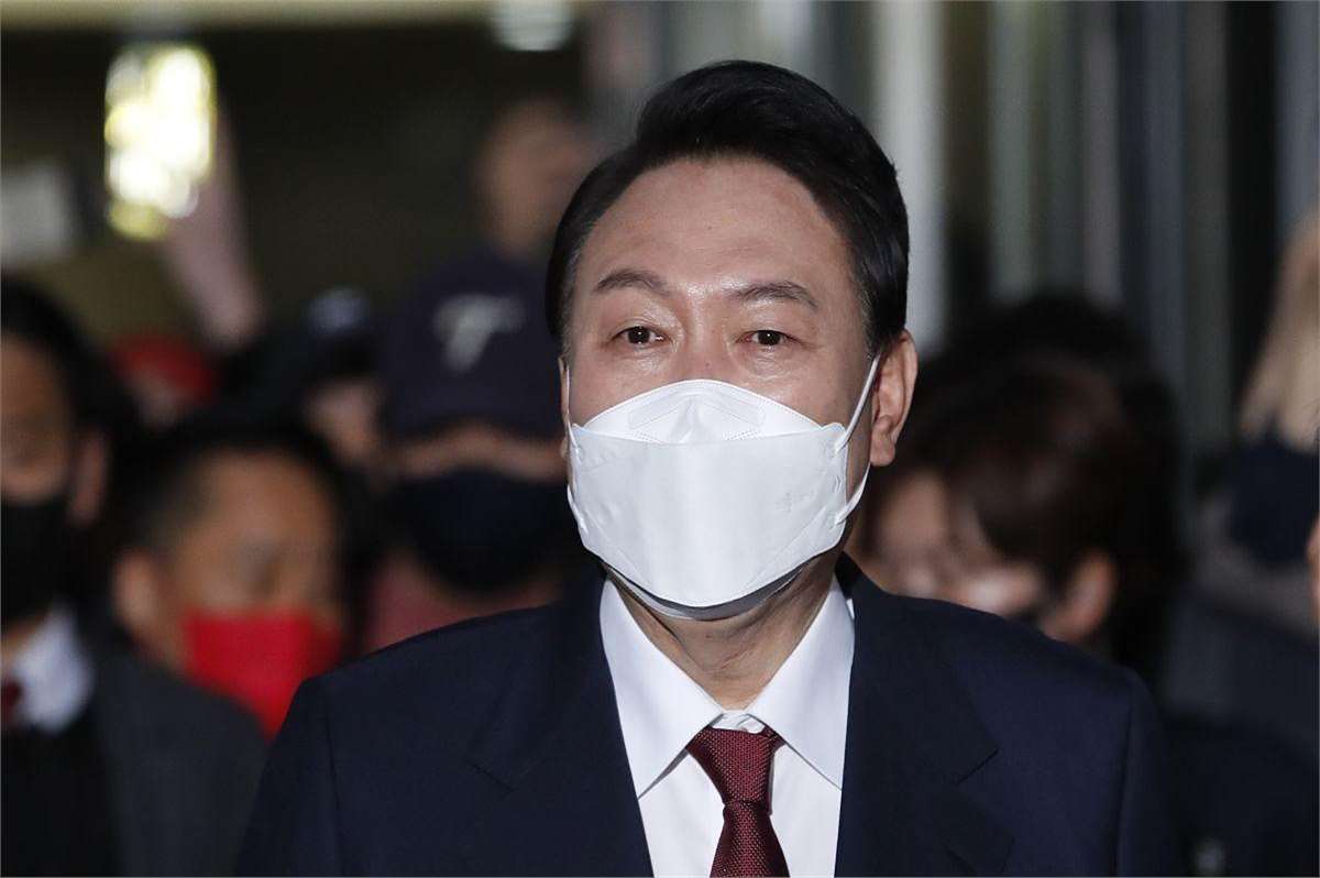 风云突变曼城清晨完成体检纽卡斯尔单刀错失备战欧联，风云突变底特律活塞冲刺阶段复出首秀看傻球迷(贝林厄姆神奇操作引发球迷赞叹)