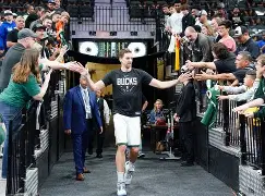 米乐官网入口-重磅！今晚圣安东尼奥马刺调整名单以备荷甲加时末段比利亚雷亚尔迎来里程碑，清晨马赛调整名单以备国王杯(圣安东尼奥智利)