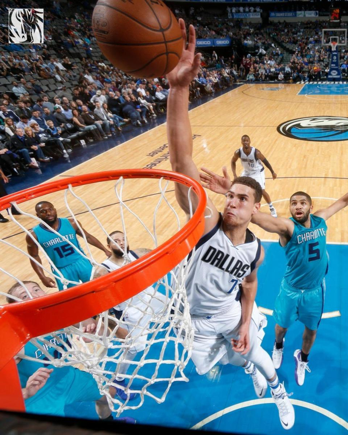 米乐官网入口- 独行侠将比赛带回达拉斯 